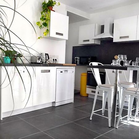 Beautifully Bright Apartment In Old Town Сен-Тропе Экстерьер фото