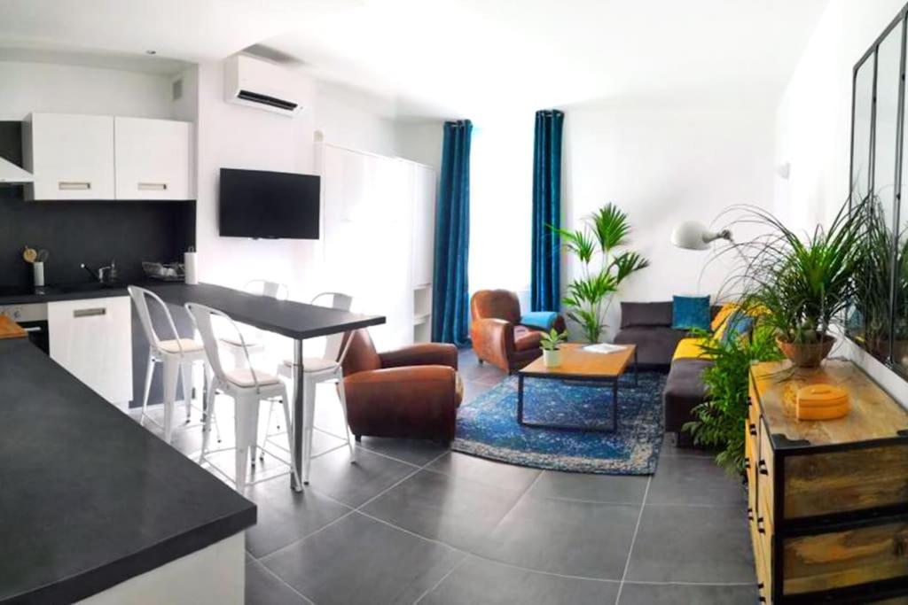 Beautifully Bright Apartment In Old Town Сен-Тропе Экстерьер фото