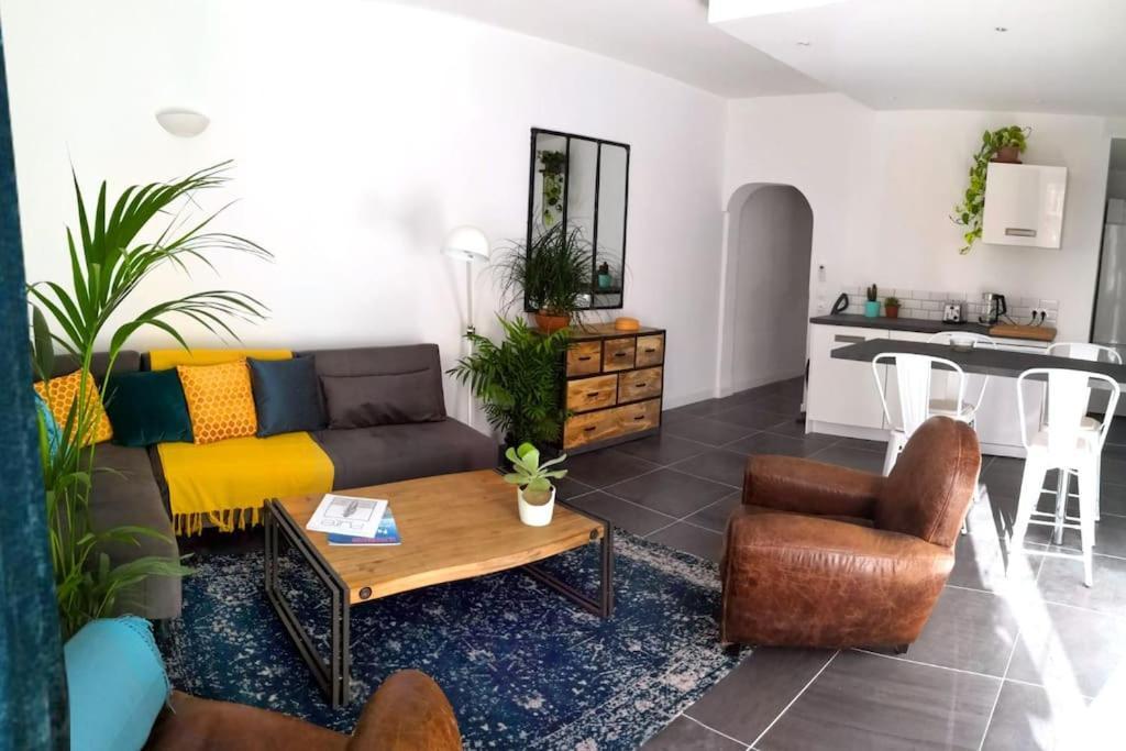 Beautifully Bright Apartment In Old Town Сен-Тропе Экстерьер фото