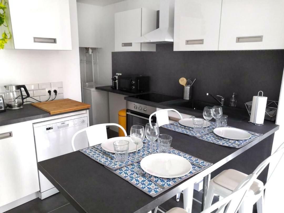 Beautifully Bright Apartment In Old Town Сен-Тропе Экстерьер фото