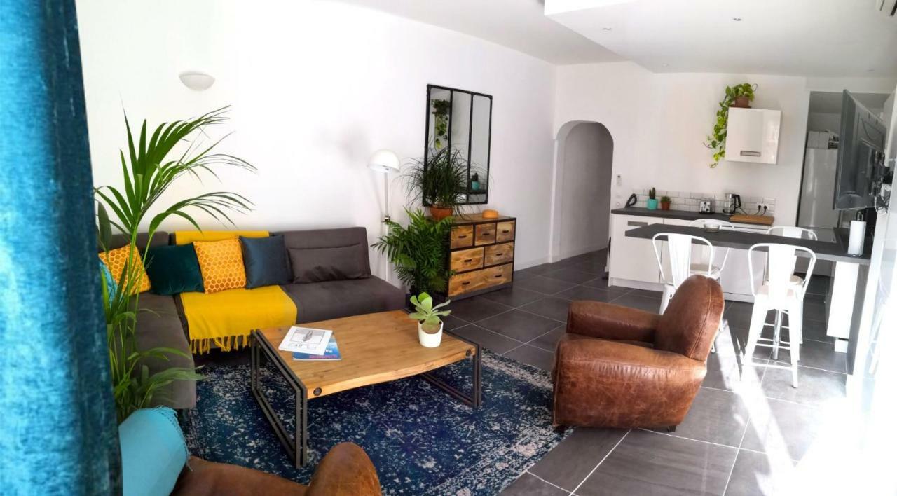 Beautifully Bright Apartment In Old Town Сен-Тропе Экстерьер фото